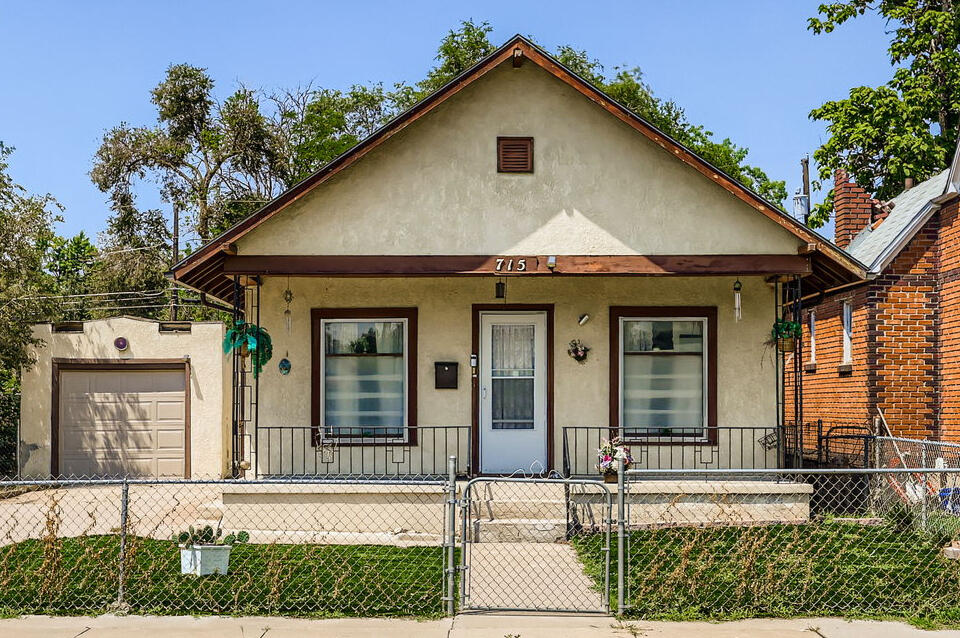 $199,999 - Active! Call me to schedule a showing!